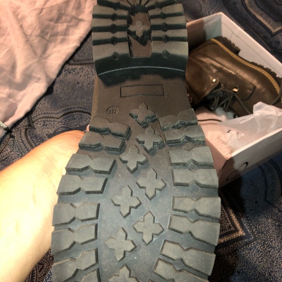 Boots - Picture 3 of 5